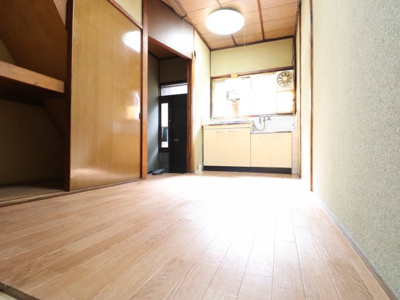 【居間・リビング】 | 酒井貸家 | ゆったりとしたリビングです