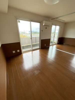 【居間・リビング】 | ハルブラッサム富の原 B棟