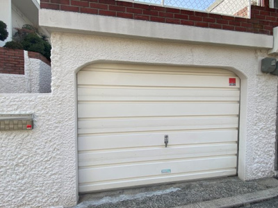 【駐車場】 | 菊谷町貸戸建 | 屋根付きの車庫（高さは190ｃｍまで可能です）