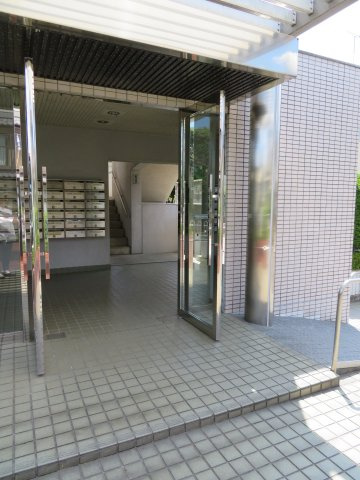 ヒルサイドテラス鶴ヶ島のエントランス