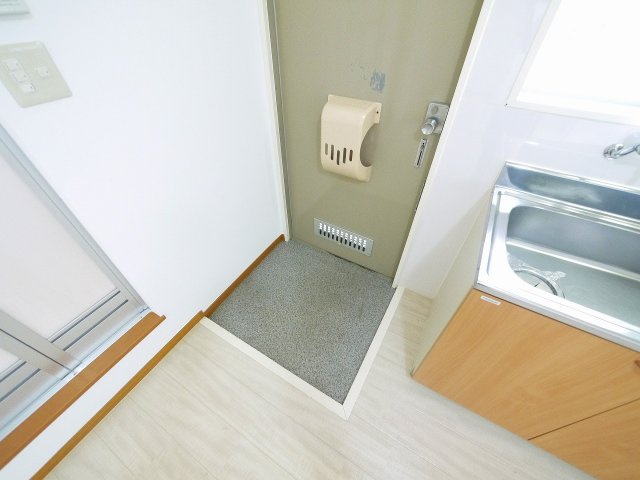 若草荘A棟の玄関|ゆったりとした玄関です