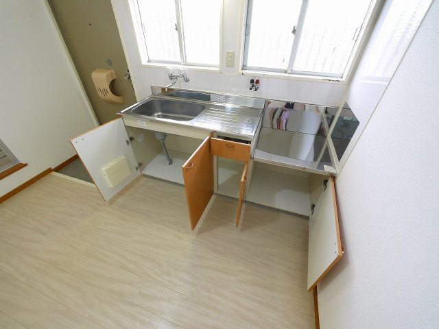 若草荘A棟のキッチン|使いやすいキッチンです