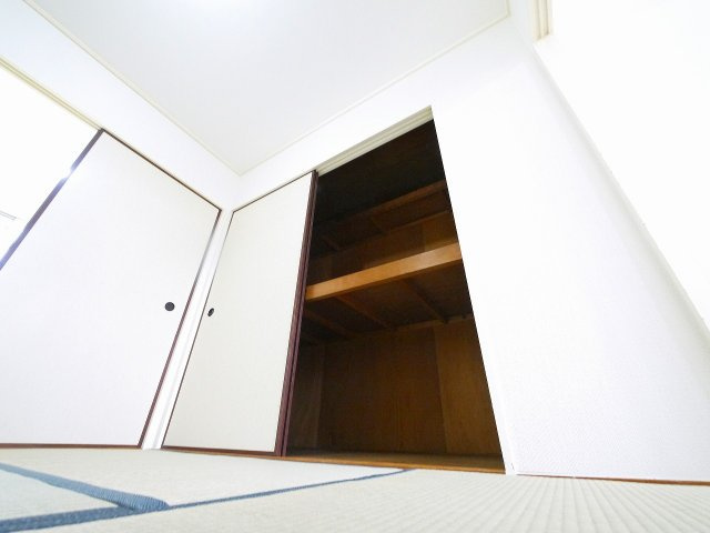 若草荘A棟の収納|便利な収納スペースです