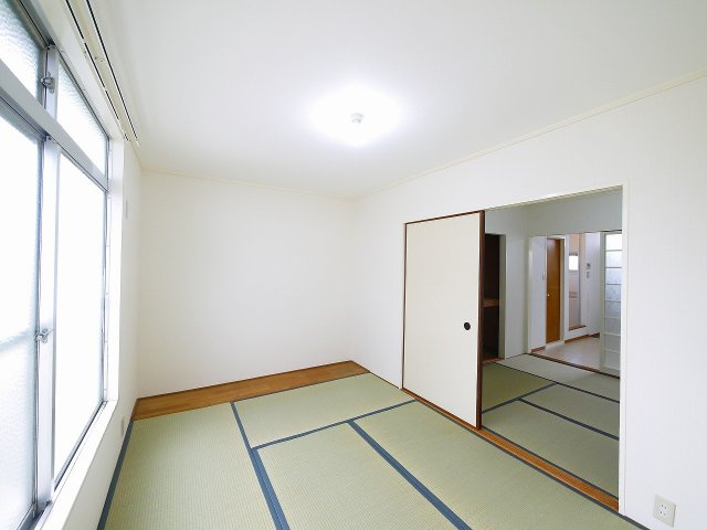 若草荘A棟の寝室|ゆとりの広さです