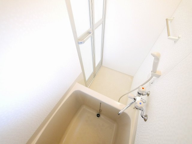 若草荘A棟の浴室|お風呂で日々の疲れを落としましょう