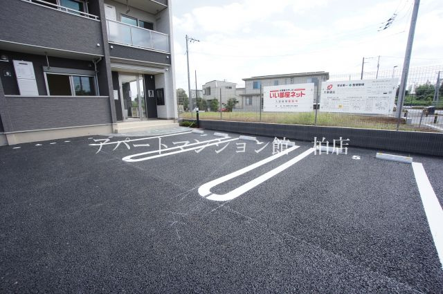 コンフォート．Ｔの駐車場