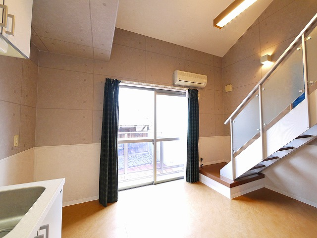 プレジールの居間・リビング