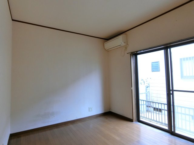 金中貸家の洋室