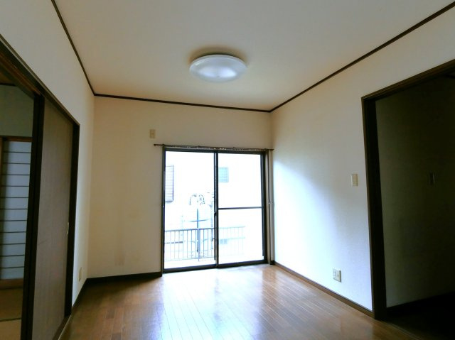 金中貸家の居間・リビング