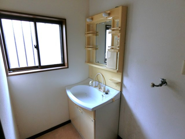 金中貸家の独立洗面台