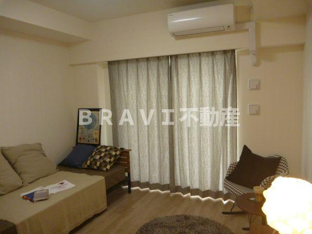 アーバネックス心斎橋Ⅱ　BRAVI不動産の居間・リビング|【アーバネックス心斎橋Ⅱ】こちらのリビングで趣味の時間をお楽しみください
