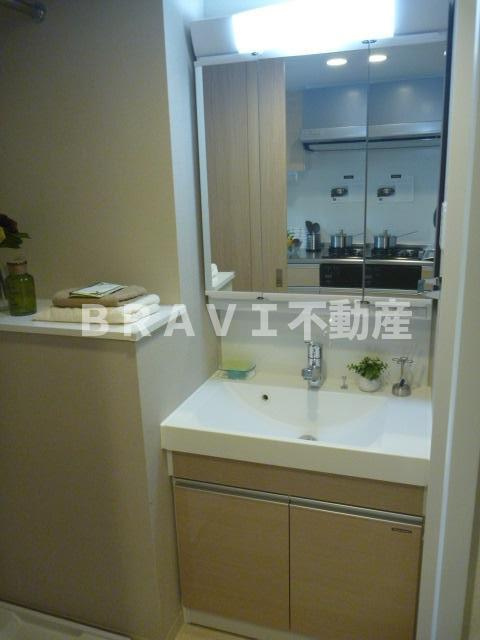 アーバネックス心斎橋Ⅱ　BRAVI不動産の独立洗面台|【アーバネックス心斎橋Ⅱ】独立洗面台で身支度をすべて済ませてしまいましょう