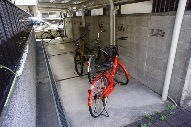 【その他共用部分】 | ゆかりハイツA棟 | うれしい屋根付きの自転車置き場です。