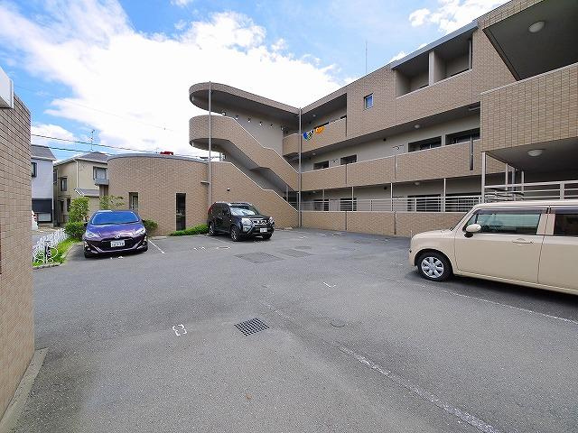 プライムガーデンの駐車場|駐車スペースもあります
