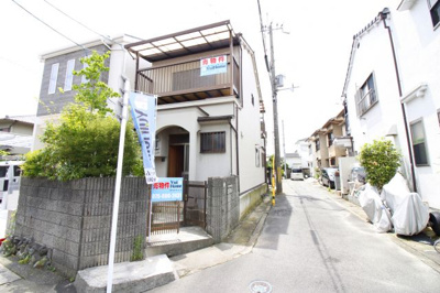 【外観】 | 宇治市伊勢田町大谷　中古戸建 | 近鉄京都線『伊勢田駅』徒歩7分　JR奈良線『JR小倉駅』徒歩10分スーパー徒歩3分！コンビニや金融機関なども近くに数件あり生活便利！！