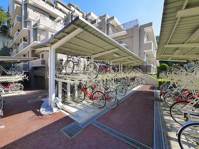 ライオンズマンション富雄Bのその他共用部分|出入りがしやすい駐輪場完備