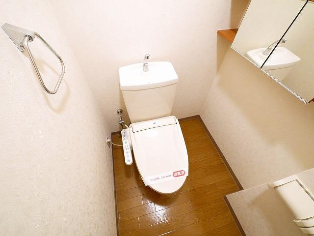 オーエム八千代北のトイレ|棚が便利なトイレです