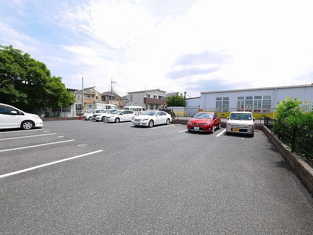 オーエム八千代北の駐車場|駐車場があるので、車をお持ちの方も安心です