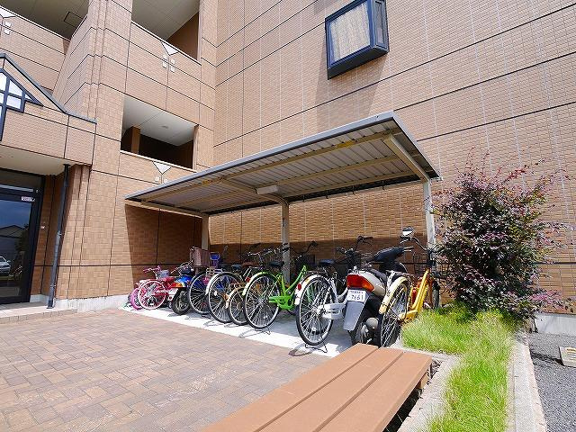 オーエム八千代北のその他共用部分|屋根付き駐輪場です