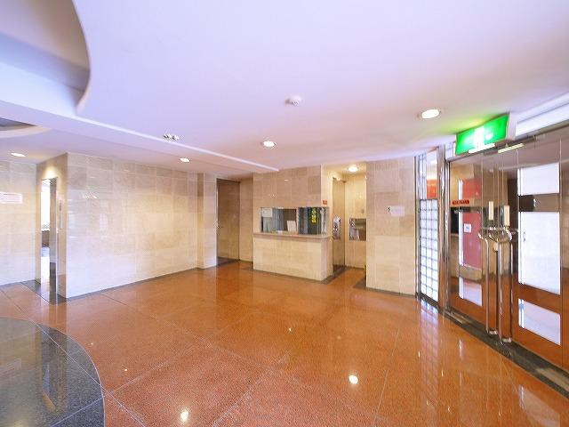 ふぁみ～ゆ生駒壱番館のエントランス