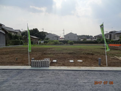 【前面道路含む現地写真】 | さいたま市緑区三室/大型分譲売地全6区画 | さいたま市緑区近辺での最新物件情報：大好評のあの物件「さいたま市緑区三室/大型分譲売地」。通勤や通学のときの道のりが楽になりやすい平坦地です。