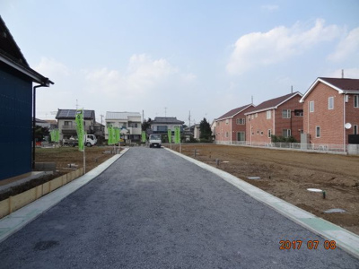 【前面道路含む現地写真】 | さいたま市緑区三室/大型分譲売地全6区画 | さいたま市緑区近辺での最新物件情報：大好評のあの物件「さいたま市緑区三室/大型分譲売地」。通勤や通学のときの道のりが楽になりやすい平坦地です。