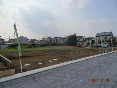 【前面道路含む現地写真】 | さいたま市緑区三室/大型分譲売地全6区画 | さいたま市緑区近辺での最新物件情報：大好評のあの物件「さいたま市緑区三室/大型分譲売地」。通勤や通学のときの道のりが楽になりやすい平坦地です。