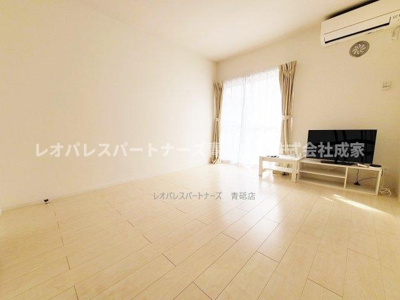 【居間・リビング】 | クレイノリベーラ