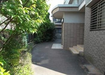 【エントランス】 | ラウンドビル