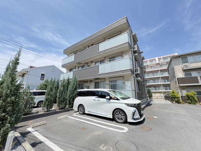 レガーメの駐車場