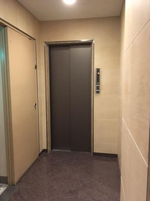 正金ビルのエントランス