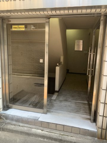 倉内ビルのエントランス