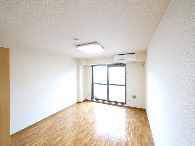 ブランドール佐保川の寝室|落ち着いて過ごせるお部屋なので、寝室にいかがでしょうか