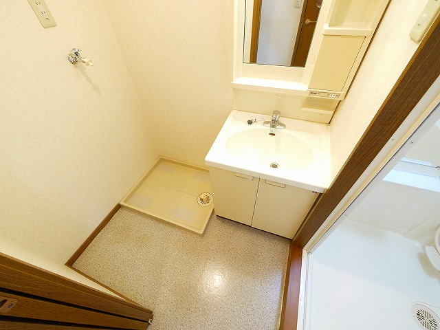 ブランドール佐保川の洗面所|スペースが確保できる洗面所です