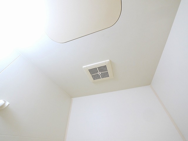 ブランドール佐保川の設備|お風呂の換気扇です