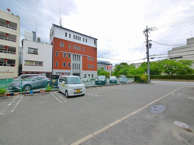 ブランドール佐保川の駐車場|駐車場完備です