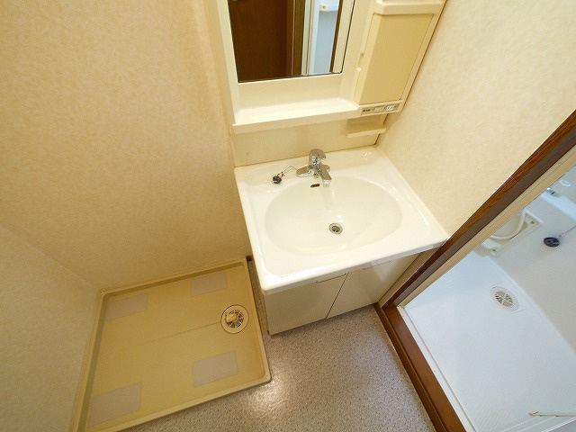 ブランドール佐保川の洗面所|広い洗面スペース