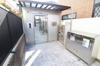 【セキュリティ】 | ＯＵＲＳ | エントランス、敷地内ゴミ置場