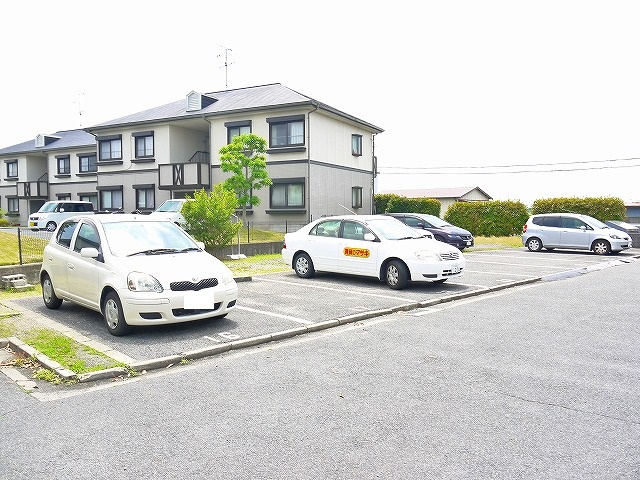 サンロードAの駐車場|駐車場に車を止められます