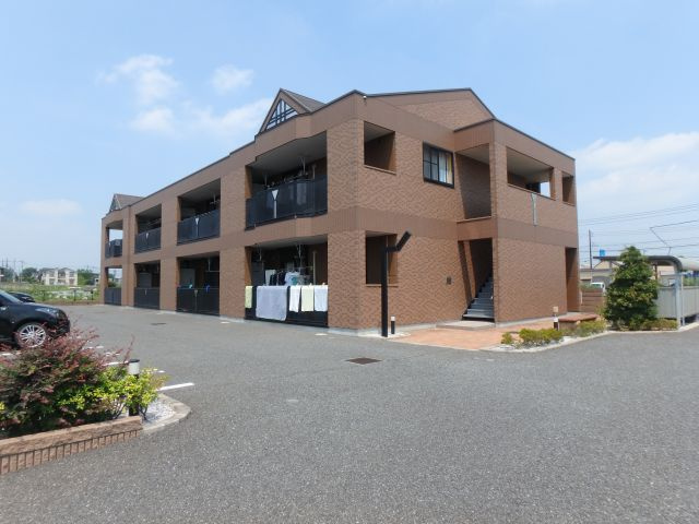 坂戸市にっさい花みず木２丁目のアパートの外観