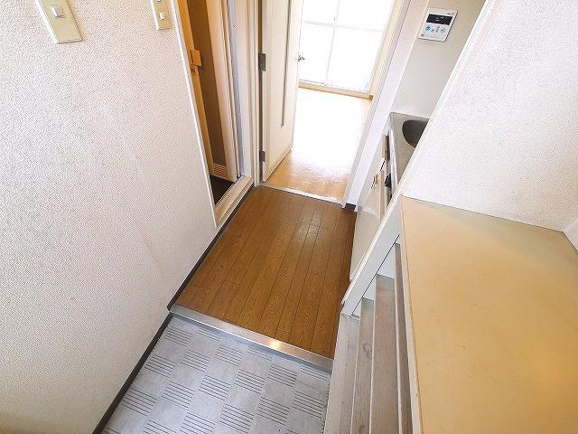 シティパレス21西大寺Part1の玄関|収納もある玄関です
