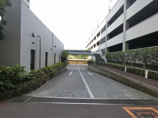 【駐車場】 | 駐車場入り口
