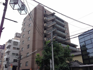 【外観】 | 角部屋につき陽当り良好！プライバシーも保てます♪