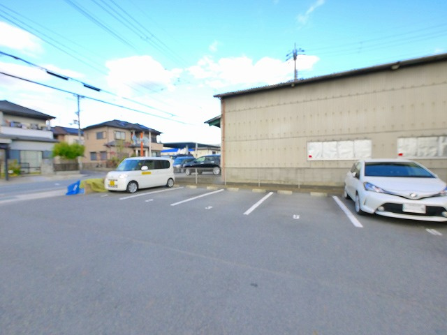 グラシューズ（橋本）の駐車場|車をお持ちの方に嬉しい駐車場付きの物件です