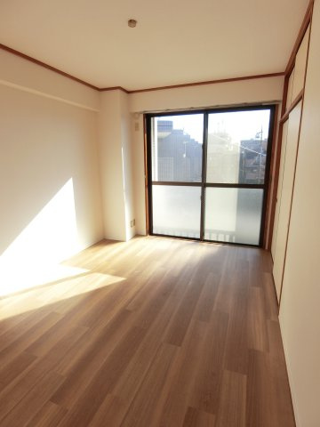 レジデンツア元住吉の洋室
