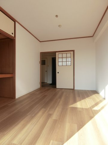 レジデンツア元住吉の洋室