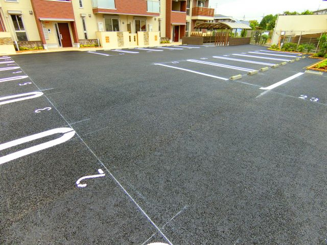 モア・サンハイムの駐車場