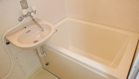 エミネンス高谷の浴室|洗面台付きお風呂です。