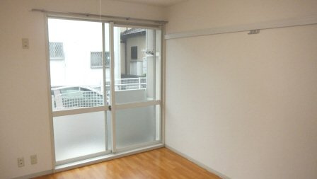 エミネンス高谷の寝室|日当たり良好です。