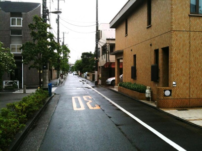 【周辺】 | 駒場フラッツ | すっきりした前面道路